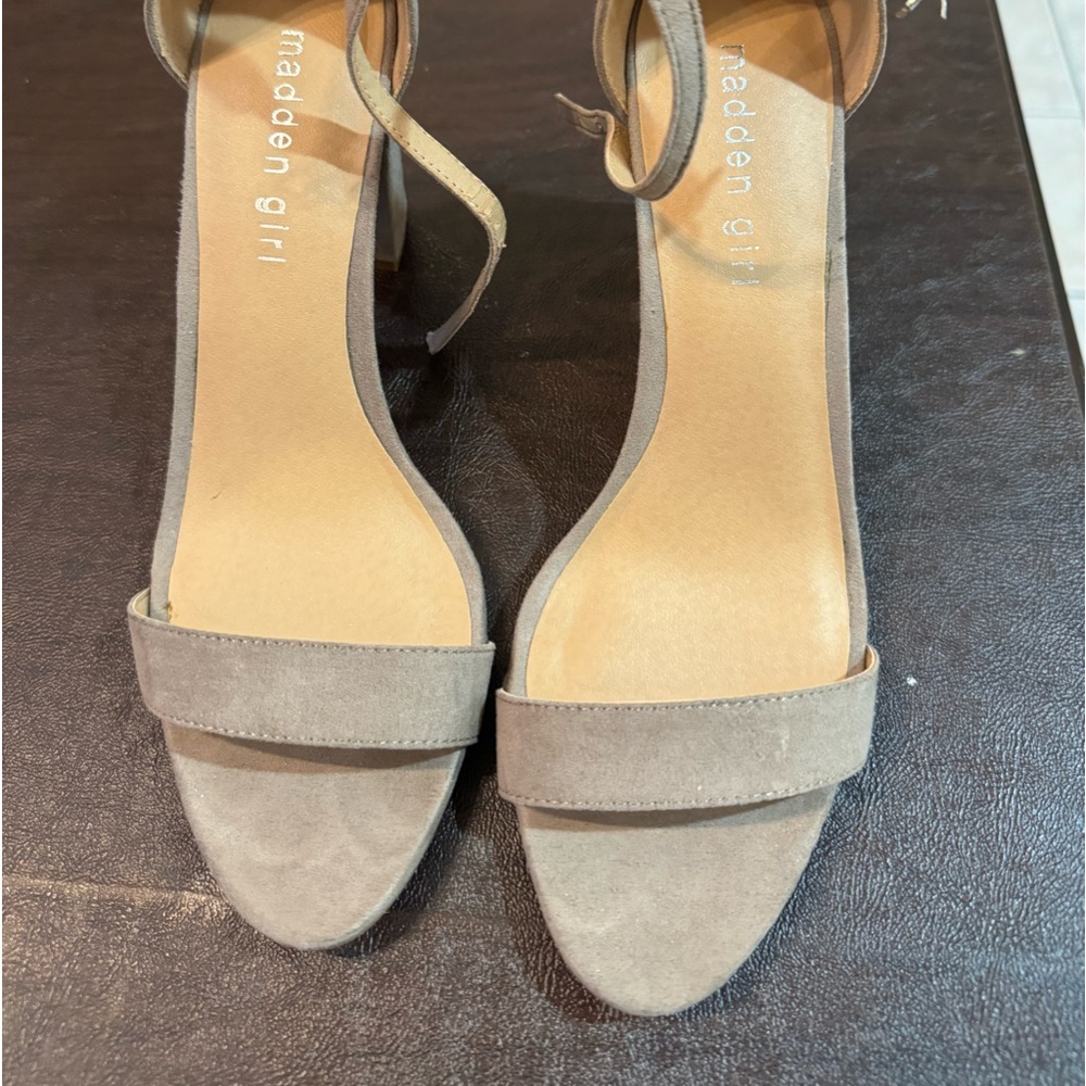 Suede taupe strappy heel